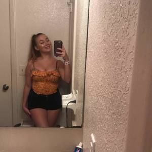 Meet your Posher, Mia